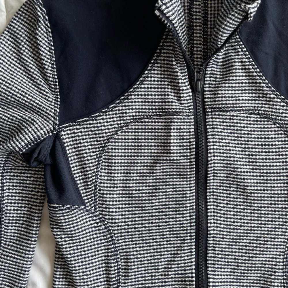 Lululemon Checkered Pattern Defined Jacket Women’… - image 2